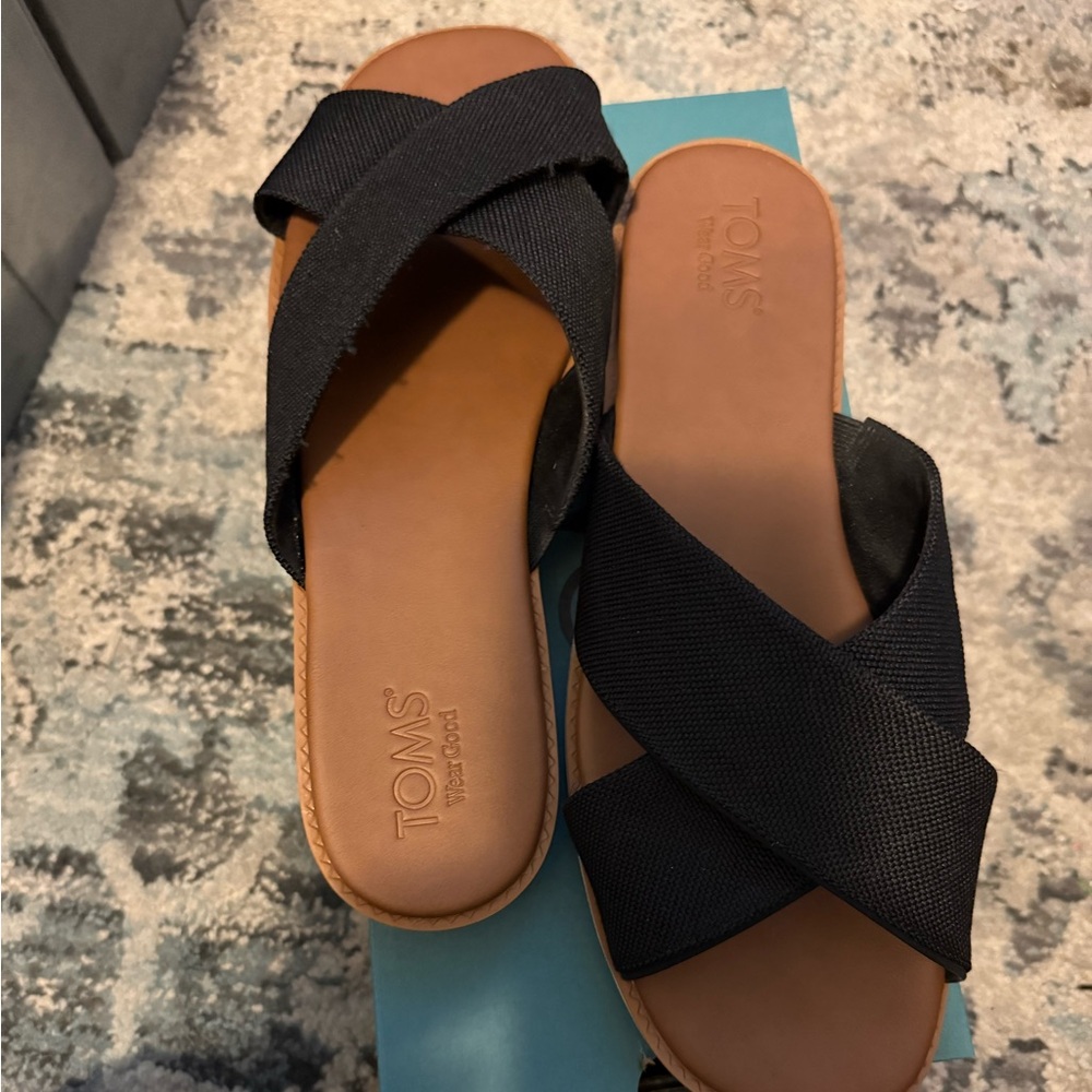TOMS Women's Black Cross-Strap Sandals